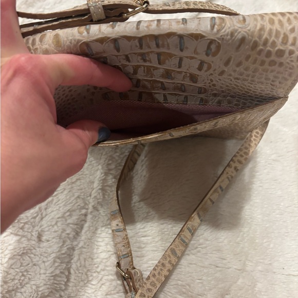 NWOT Dooney and Bourke Croc Embossed Leather Crossbody Bag Nile Collection - Picture 4 of 14
